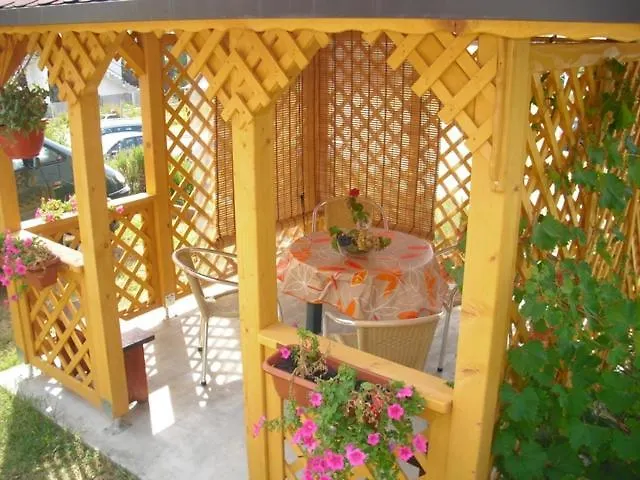 Mirjana F Apartaments 0*, Baska (Krk)