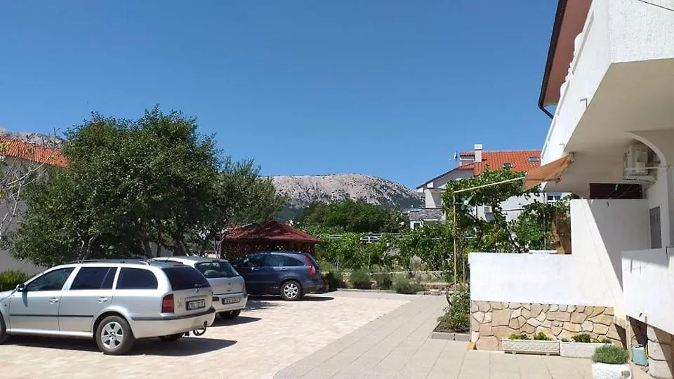 Mirjana F Apartaments Baška