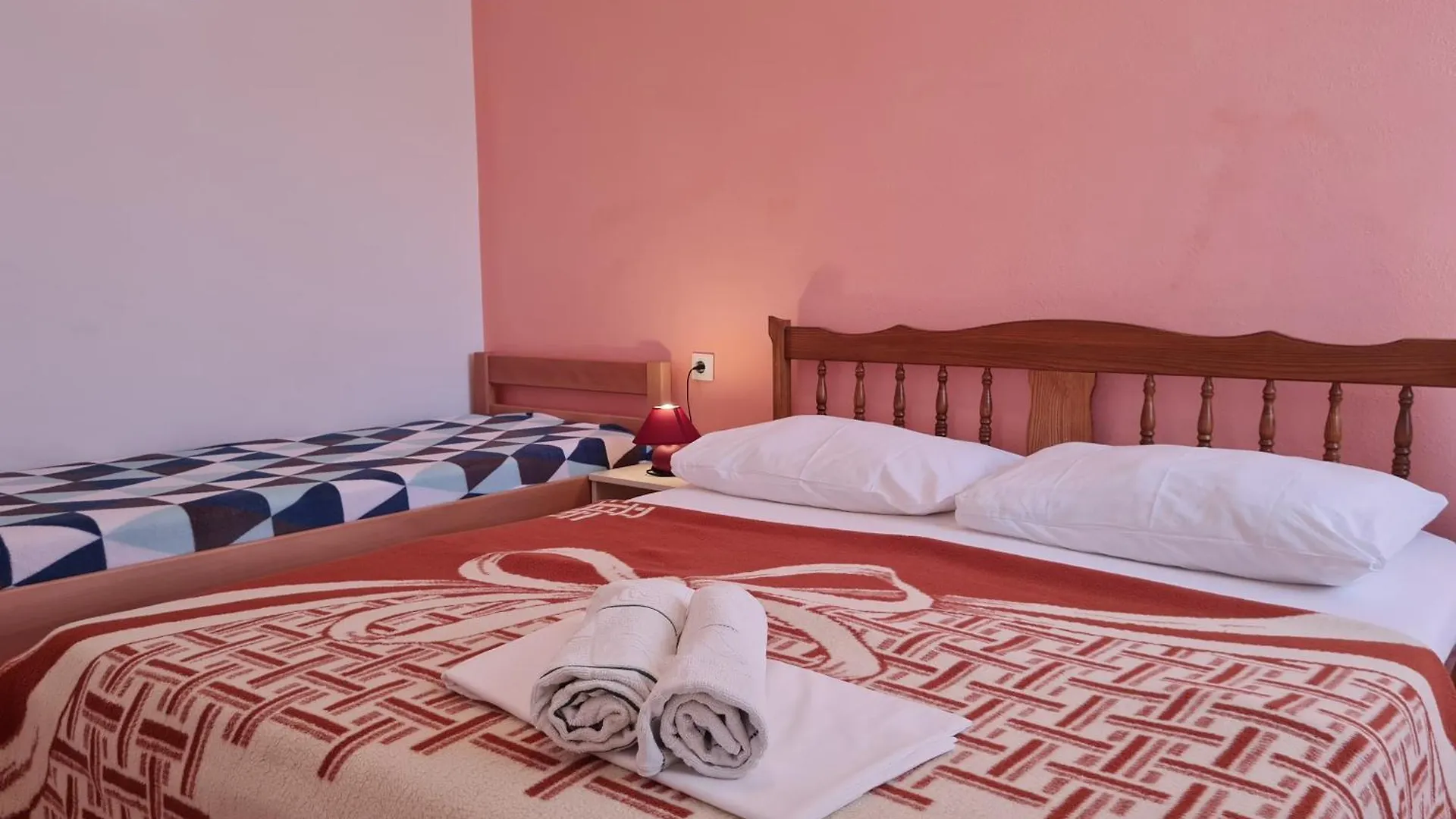 Mirjana F Apartaments Baška 0*,  Croazia