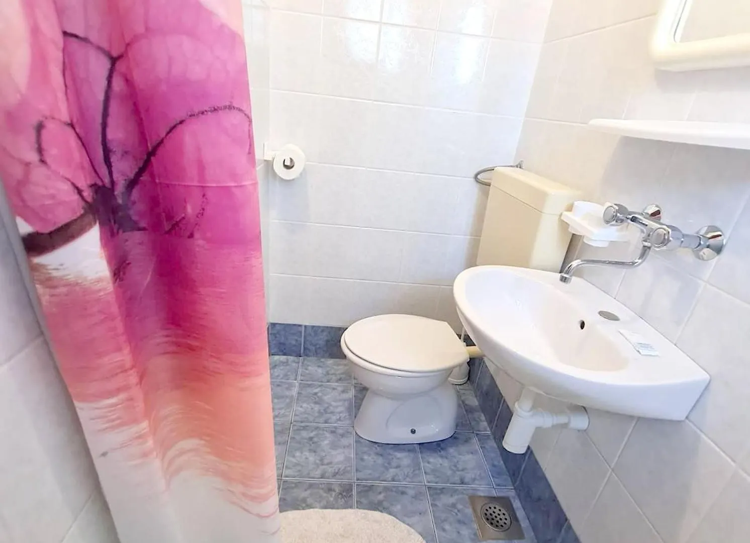 Mirjana F Apartaments Baška 0*,  Croazia