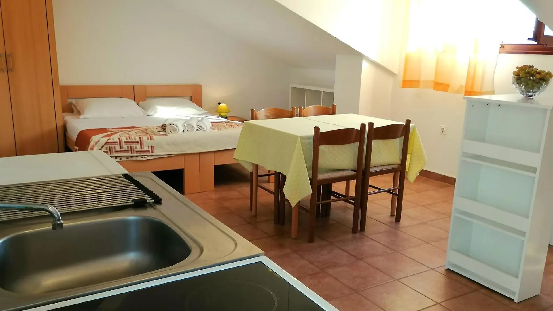 Mirjana F Apartaments Baška 0*,  Croazia