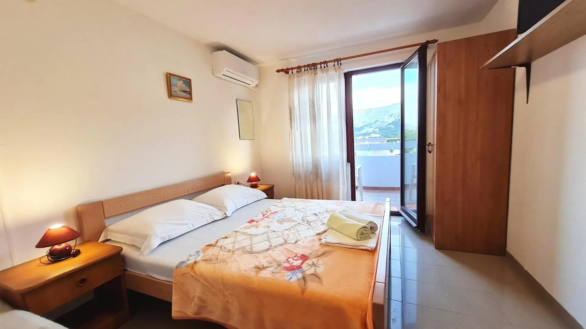 Mirjana F Apartaments Baška Hırvatistan
