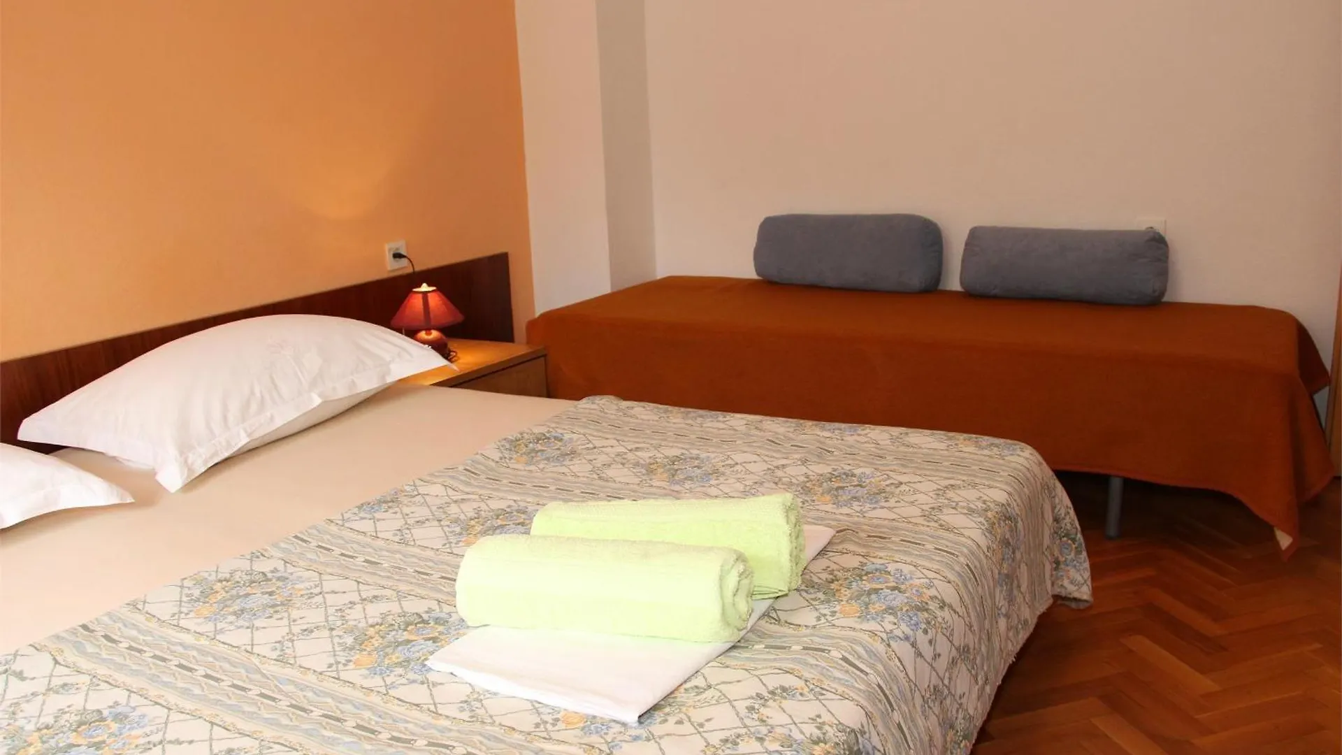 Mirjana F Apartaments Baška Hırvatistan