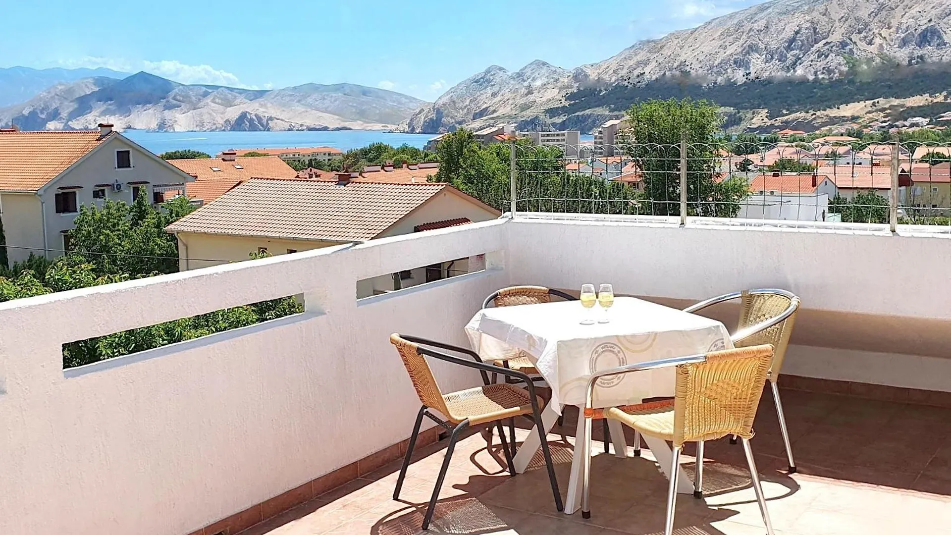 Mirjana F Apartaments Baška Daire