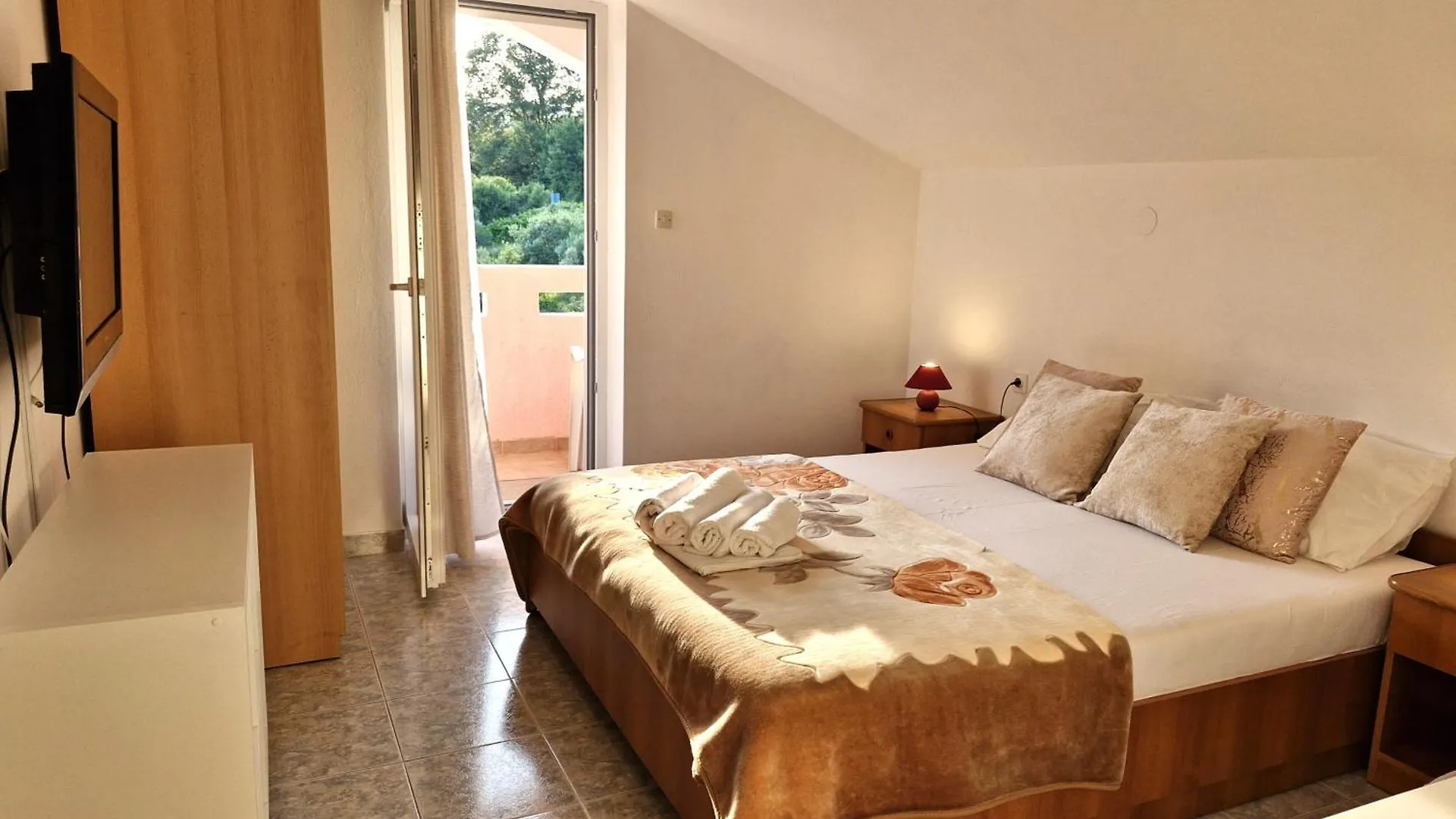 Mirjana F Apartaments Baška Daire